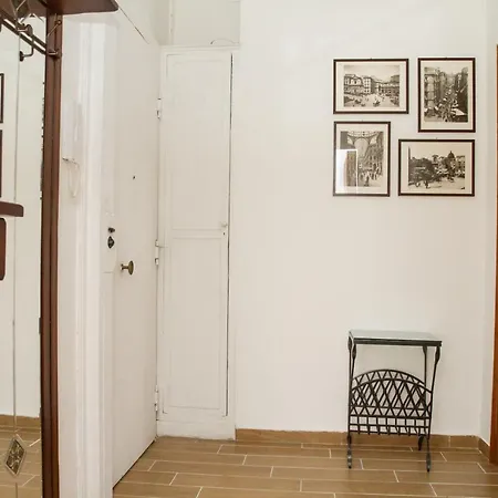 Easy House 3* Napoli